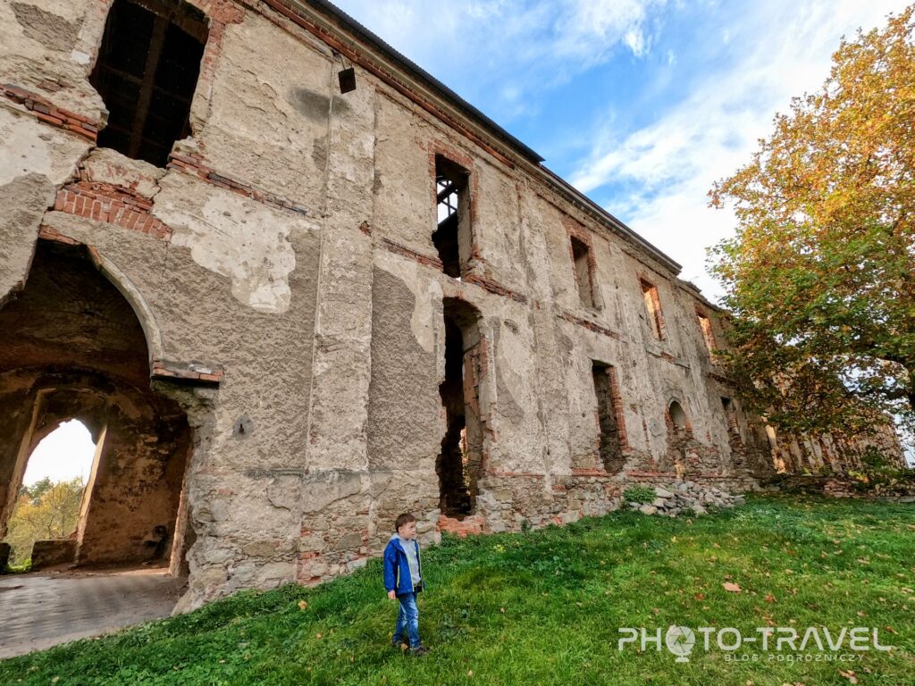 Ruiny Pałacu w Wierzbnej zwiedzanie