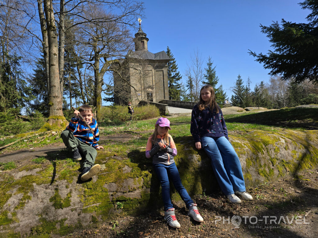 Broumowskie Ściany- Kaplica Matki Boskiej Śnieżnej na górze Hvezda