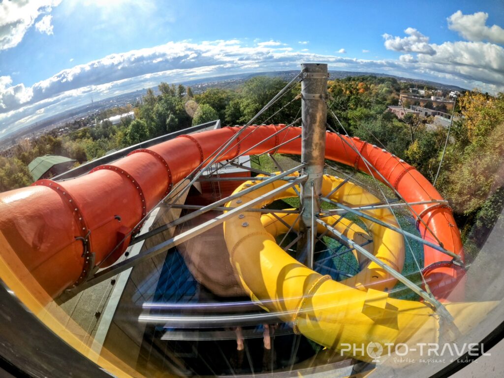 Basen ze zjeżdżalniami w Pradze