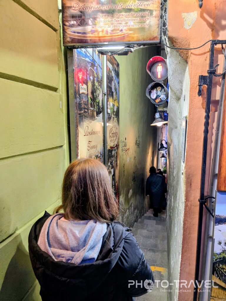 Mała Strana - najwęższa uliczka w Pradze