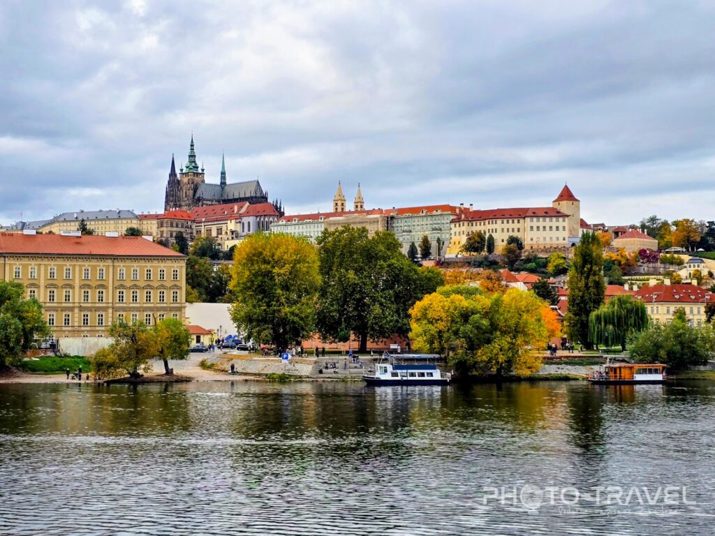 Praga jesienią – atrakcje i miejsca, które warto zobaczyć 